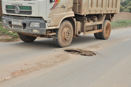 Hãi hùng khi đi qua tuyến đường tử thần tại Sóc Sơn