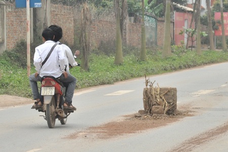 Hãi hùng khi đi qua tuyến đường tử thần tại Sóc Sơn