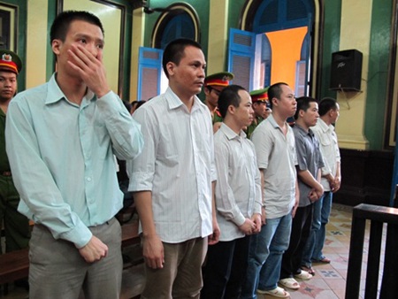 Công chức phạm tội, sau khi thi hành án có được tiếp tục công việc? - 1 Công chức phạm tội, sau khi thi hành án có được tiếp tục công việc?