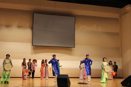 Tưng bừng ngày hội sinh viên Việt Nam tại xứ sở Kim Chi - 2 Màm biểu diễn văn nghệ mang đậm bản sắc Dân tộc