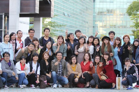 Tưng bừng ngày hội sinh viên Việt Nam tại xứ sở Kim Chi - 3 Nụ cười Việt trong ngày hội giữa mùa thu xứ Hàn