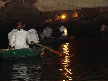 Quang cảnh hang động Cố Đô mây nước hòa quyện,... làm say lòng biết bao du khách!