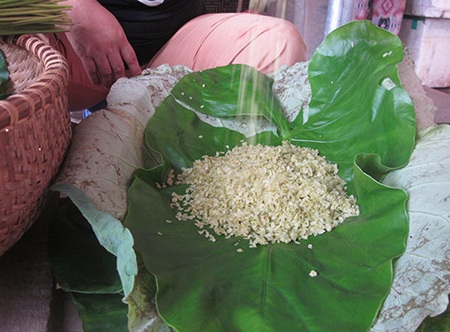 Thu Hà Nội: nồng nàn hương cốm Vòng! - 3 Những gói cốm thơm ngon, đặc trưng của mùa thu Hà Nội
