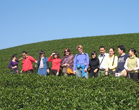 Mộc Châu vừa làm du lịch đã bị lai căng