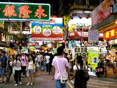 Kinh nghiệm mua sắm ở Hồng Kông - 3 Hồng Kông về đêm đẹp lung linh rực rỡ như cô gái tuổi trăng rằm!