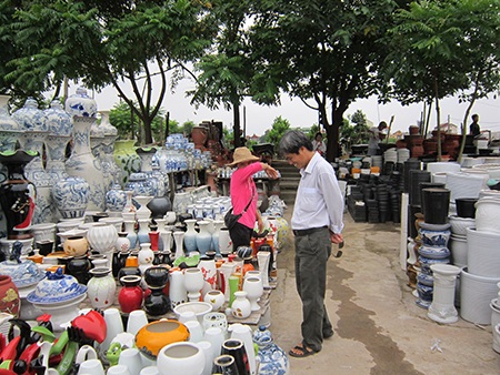 Ngoài ra, còn có rất nhiều các sản phẩm mang hình thù các nhân vật trong dân gian.