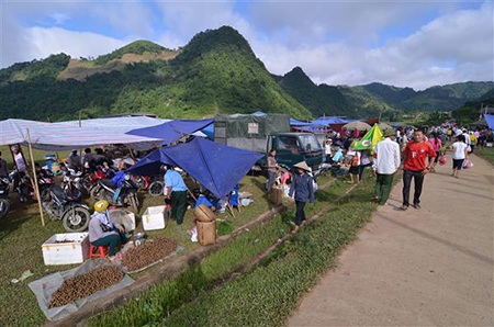 Chợ phiên Lũng Vân - 3 Chợ phiên Lũng Vân