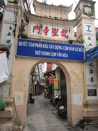 Ghé thăm con phố có nhiều cổng làng nhất Hà Nội - 4 Cổng làng Đông, nằm tại ngõ 444.