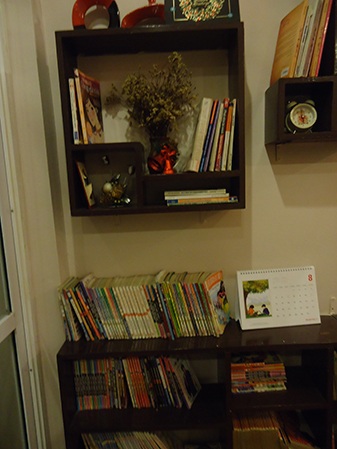 Có rất nhiều sách với các thể loại khác nhau.