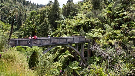 Nằm ngay góc phố Passeig de Gracia và Provencia, tòa nhà Casa Milà