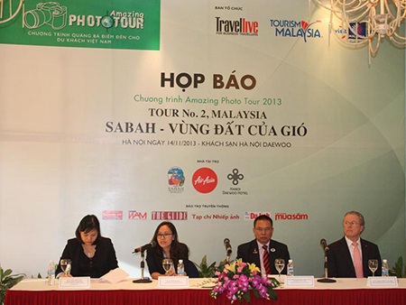 Hành trình leo núi, lặn biển của đoàn nhà báo Việt Nam tại Malaysia - 1 Ban tổ chức chương trình trong buổi họp báo chiều ngày 14/11/2013, tại Hà Nội