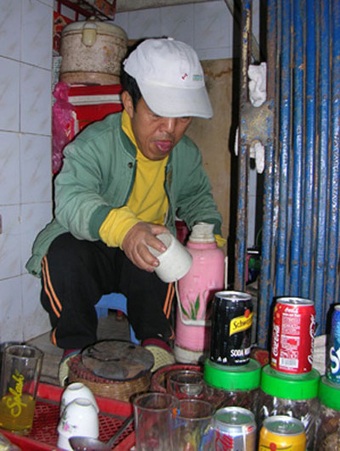 Chuyện về chàng hướng dẫn viên “đặc biệt” nhất Hà Thành (P1) - 2 Bằng ý chí nghị lực và sở thích ngoại ngữ của mình, Phú tiếp thu bài khá nhanh ở trên lớp