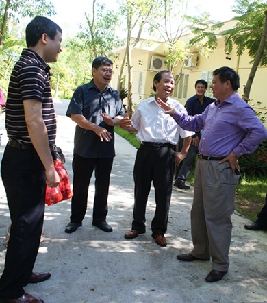 Du lịch Hải Phòng và bài toán tìm hướng đi đột phá - 2 Ông Nguyễn Văn Tuấn, Tổng cục trưởng Tổng cục du lịch trong một chuyến công tác tại Hải Phòng