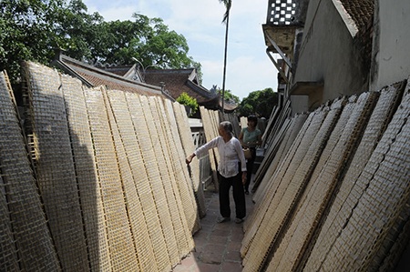 Bánh đa đen - sản phẩm của người làng Thổ Hà nổi tiếng khắp vùng