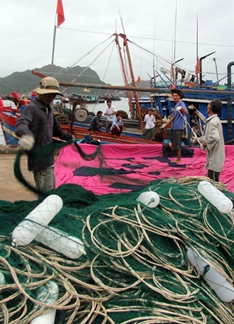 Đến Hải Phòng ghé làng chài cổ nhất Việt Nam - 3 Cuộc sống ở làng chài cứ thế chảy trôi, lênh đênh cùng con nước (ảnh: Baoanh)