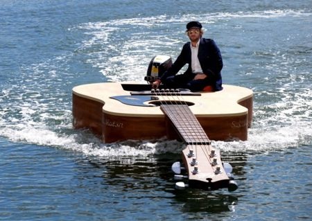 Những “chiếc đàn guitar” độc đáo nhất thế giới - 6 Toilet hình cây đàn guitar tại Mỹ