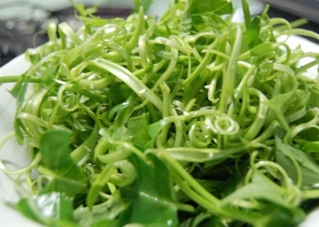 Rau muống Linh Chiểu: Đặc sản tiến vua - 3 Rau muống Linh Chiểu khi luộc lên nước trong vắt, ăn ngọt, giòn