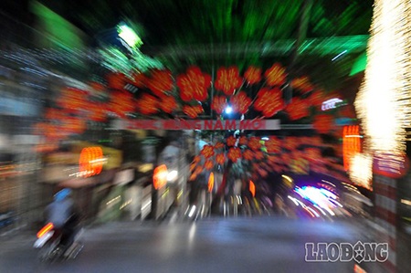  Khu vực hồ Hoàn Kiếm đã được trang hoàng rực rỡ đón Tết.