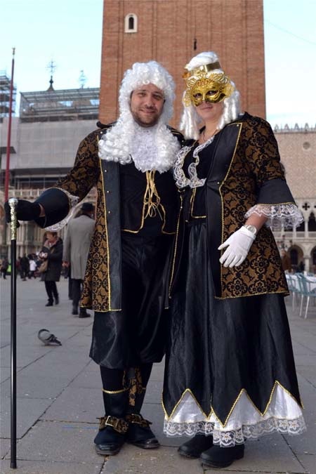 Hoà mình vào lễ hội "tán tỉnh" nhau mà không sợ bị phát hiện - 4 Đến
Venice thời gian này, du khách sẽ ngấy ngây trong một mùa Carnavil đầy màu sắc
và lãng mạn