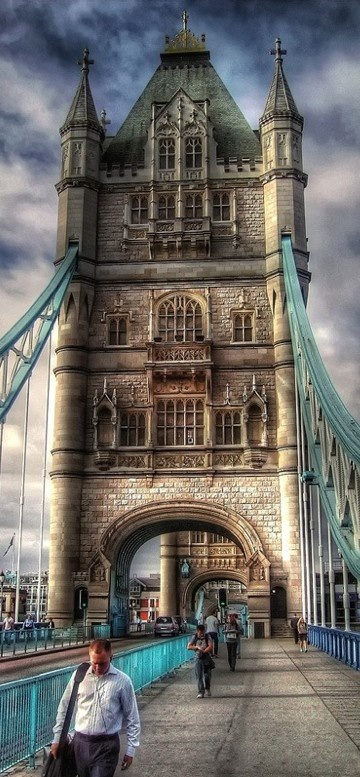 Những địa danh kỳ bí đáng khám phá nhất thế giới - 9 Tower Bridge (Cầu
tháp) ở London, Anh