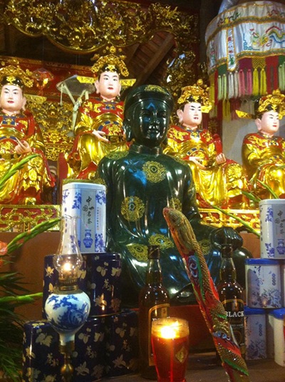Hoàn thành pho tượng ngọc Hoàng Mười lớn nhất Việt Nam - 1 Pho tượng ông Hoàng Mười được làm bằng chất liệu Ngọc phỉ thúy xanh cực kỳ quý hiếm
