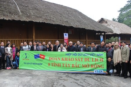 Đoàn khảo sát tại Hòa Bình