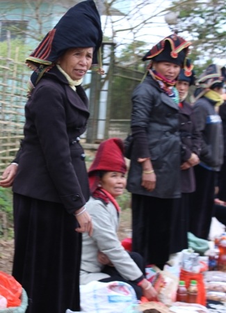 Đeo bám, chèo kéo khách du lịch làm xấu hình ảnh Điện Biên