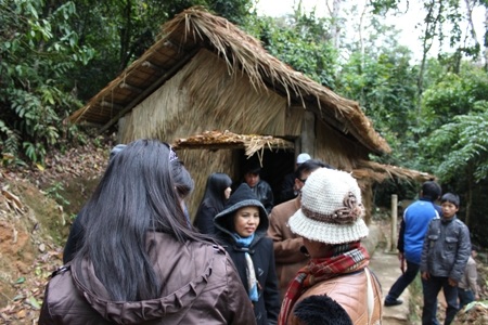 Đeo bám, chèo kéo khách du lịch làm xấu hình ảnh Điện Biên