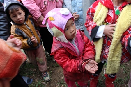 Đeo bám, chèo kéo khách du lịch làm xấu hình ảnh Điện Biên