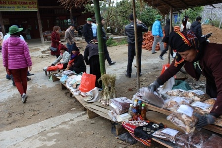 Đeo bám, chèo kéo khách du lịch làm xấu hình ảnh Điện Biên