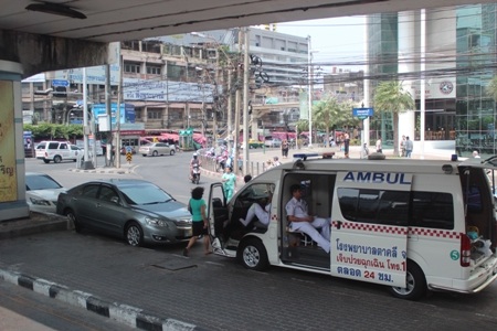 Những người biểu tình cắm trại ngay trên đường phố. Lều, túi ngủ cũng được cung cấp miễn phí.