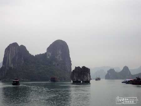 Hình ảnh Việt Nam “đẹp mà gần gũi” trên báo nước ngoài - 13 Vịnh Hạ Long