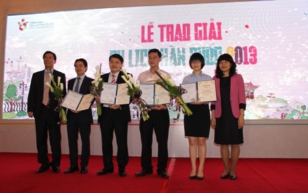 Đại diện các doanh nghiệp,
cá nhân nhận giải thưởng của cơ quan TCDL Hàn Quốc tại Việt Nam