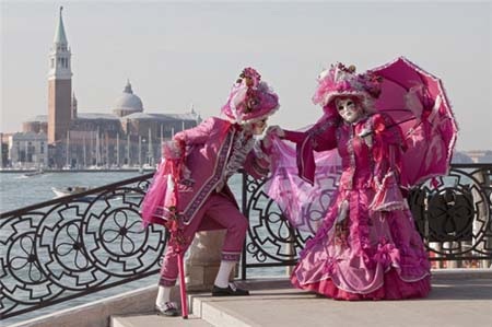 Lễ hội hóa trang với những chiếc mặt nạ tinh sảo ở Venice - Ý.