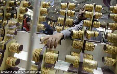Hoa mắt với... vàng ở “thiên đường mua sắm” Dubai - 5 Cận cảnh quy trình làm việc của một người thợ