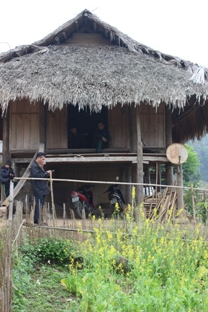 Ở xứ này, tất cả các nếp nhà sàn truyền thống của xứ mường này vẫn còn được lưu giữ nguyên bản