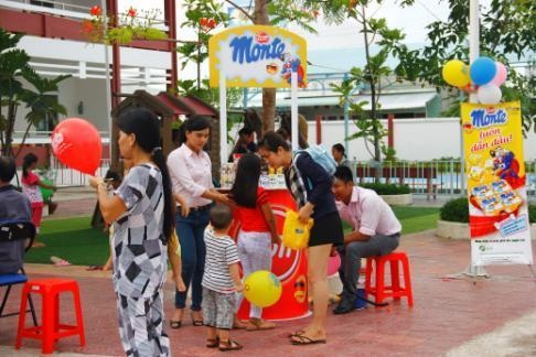 Khởi động cuộc thi Sao Nhí – IStar 2014 tại Bạc Liêu - 2 Ngay từ sáng sớm, phụ huynh đã đưa con đến địa điểm tổ chức