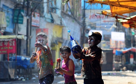 Chiêm ngưỡng “cuộc chiến” sắc màu tại Ấn Độ