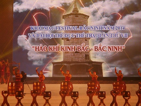 Tiết mục trống hội mở đầu cho buổi khai mạc Festival Bắc Ninh 2014