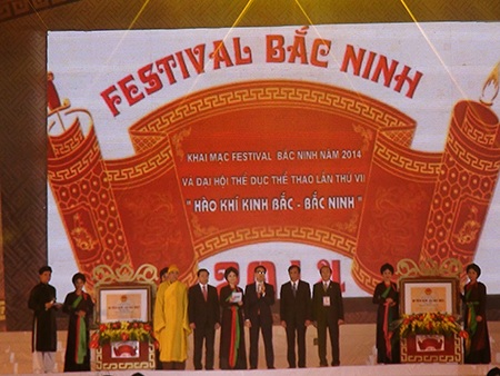 Tiết mục trống hội mở đầu cho buổi khai mạc Festival Bắc Ninh 2014