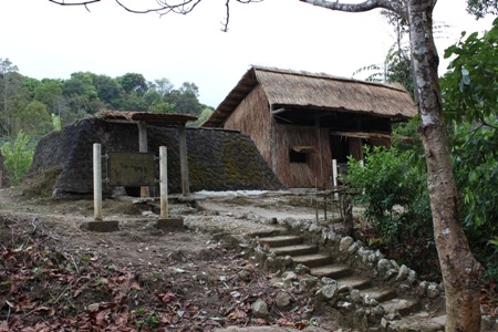 Bếp Hoàng Cầm trong “rừng thiêng”