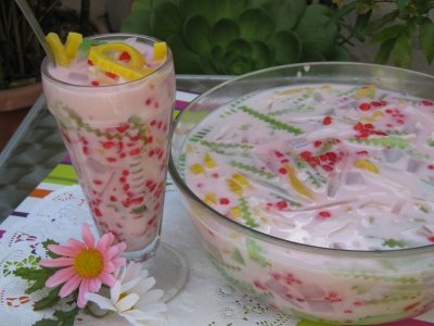 Những điểm hẹn hò thú vị cho ngày 8/3 ở Sài Gòn - 4 Chè cũng là một trong những món ăn vặt nổi tiếng Sài Gòn
