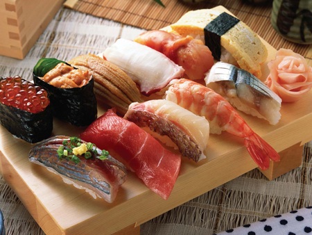 Tiệc ẩm thực cho ngày 8/3 - 1 Các món sushi hấp dẫn