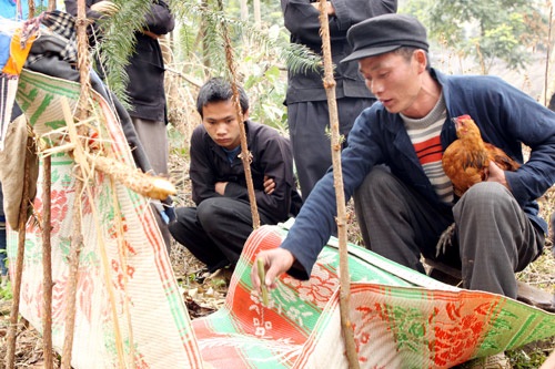 Lễ cúng “ma khô” của người Mông - 1 Ngày nay, tập tục cúng ma khô của người Mông tại Mèo Vạc, Hà Giang đã có nhiều biến đổi