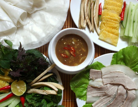 Điểm danh những món cuốn dân dã mà hấp dẫn - 1 Món ăn dân dã này đã níu chân biết bao du khách quốc tế đến Việt Nam (ảnh minh hoạ: Internet)