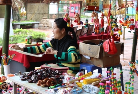 Ngày hội đã thu hút đông đảo các làng ghề như Lụa Vạn Phúc