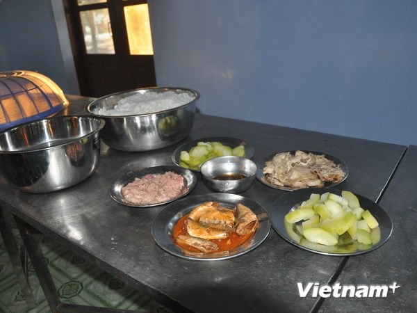 Khám phá chuyện bếp núc của các chiến sĩ ở Trường Sa - 1 Mâm cơm của lính đảo Trường Sa