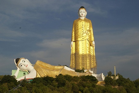 Những bức tượng khiến con người trở nên “tí hon” - 10 Tượng đài
