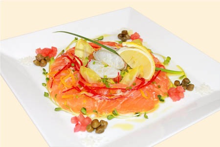 Những món hải sản ăn sống hấp dẫn nhất thế giới - 3 Đĩa carpaccio cá hồi như một bức tranh nghệ thuật nhiều màu sắc