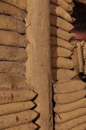 Lán lá “đè bẹp” hầm bê tông trên đất Điện Biên